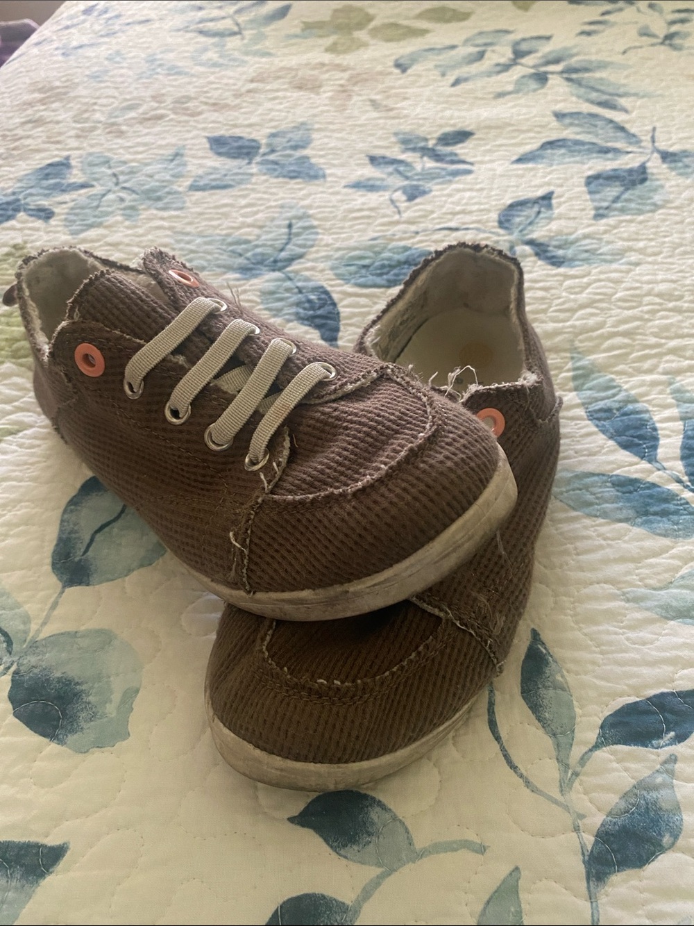 Vionic Brown Canvas Sneakers with Pink Eyelets